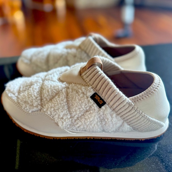 Teva ReEmber Cream Fleece Sherpa Women's Sneakers Slippers 9.5 - Picture 4 of 8